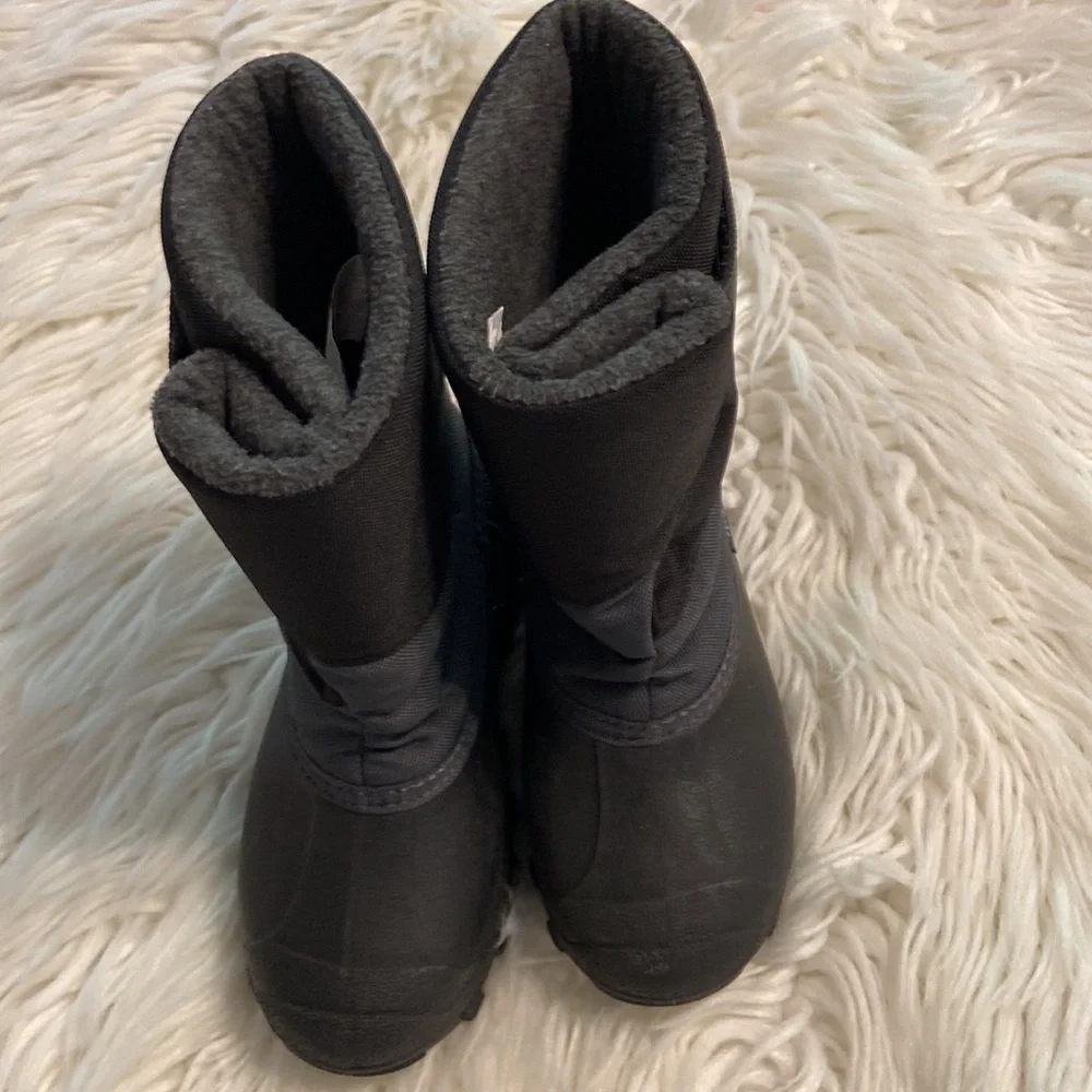 TUNDRA Kid Boots size 11 BNWOT color black and gray made in Canada